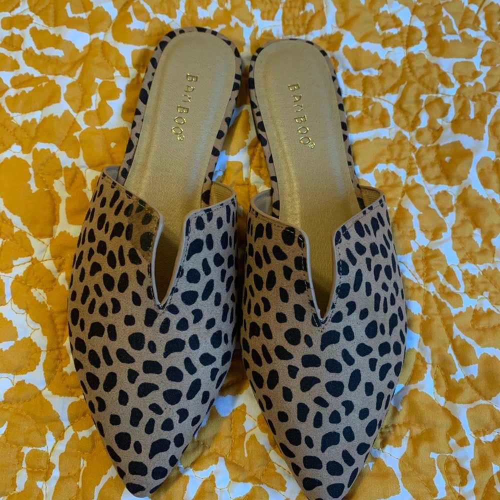 Size 7 pointed toe leopard mules